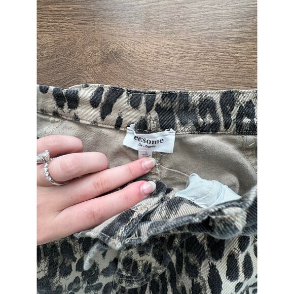Eesome Leopard Print Barrel Jeans Size Large - Picture 8 of 9